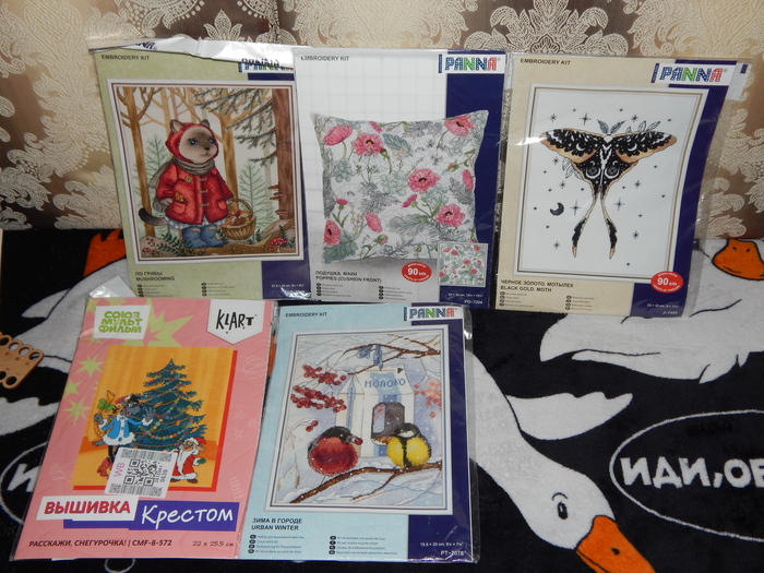 Панна и Кларт большие наборы. Тут красивый черно-золотой мотылек, у меня к нему еще змея есть, ее надо добить.