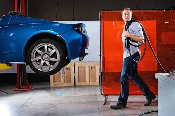 How the Iraq War Gave the World Tesla – The Tesla Story - Series Company Stories, My, Elon Musk, Tesla, Tesla Roadster, Electric car, Business, Entrepreneurship, Petrol, Oil, Longpost