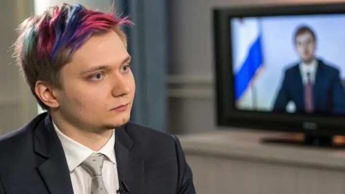 «Хранить в золоте и крипте»: 20-летний глава Росдолголетия провёл для пенсионеров лекцию по финансовой грамотности