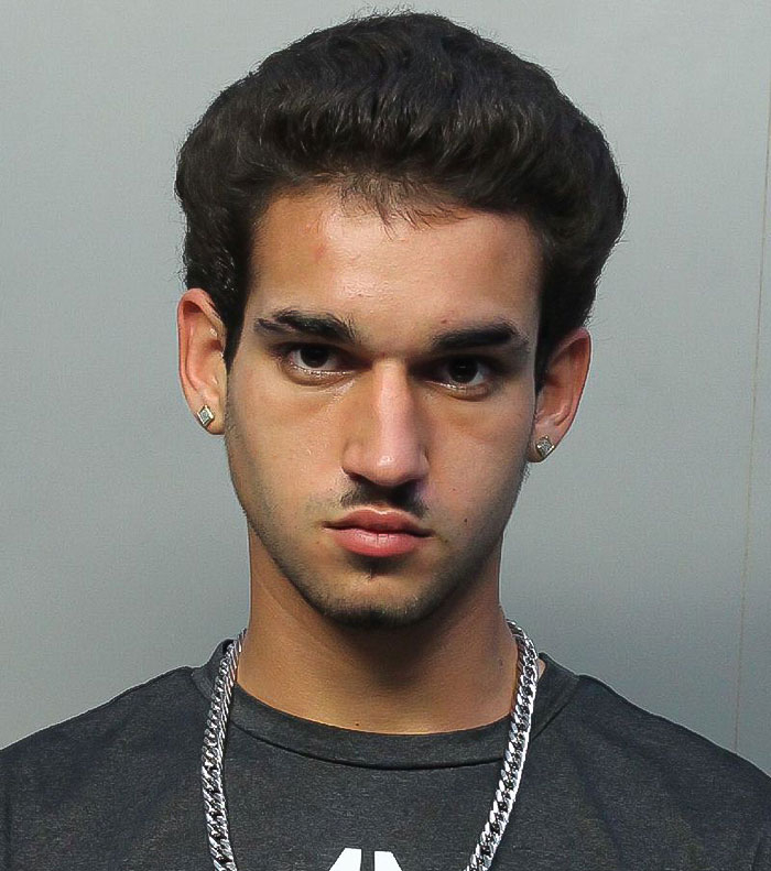 Приняли его в 2020, с тех пор он неплохо отъелся. К слову о питании в амерских тюрьмах.