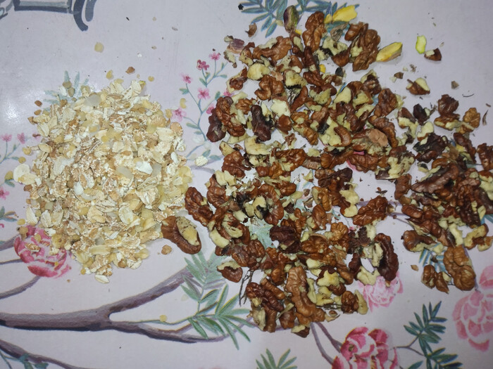 Корм для синиц и воробьев в кормушку собственного изготовления