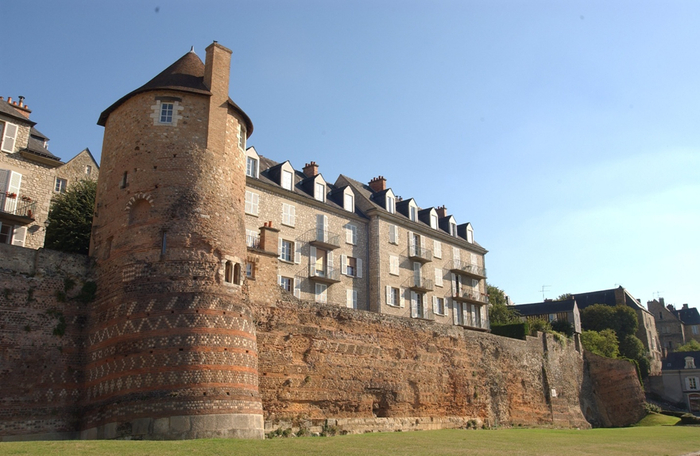 Остатки городской стены в Ле-Мане, Франция