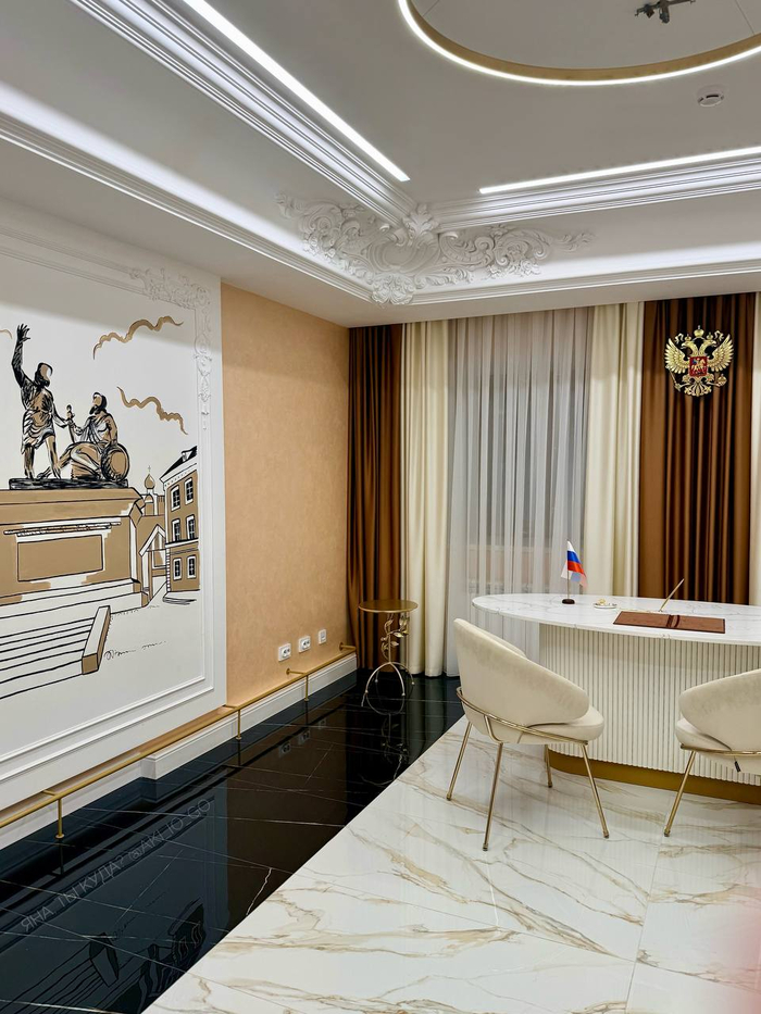 "Нижегородский" зал, слева - Дмитриевская башня.