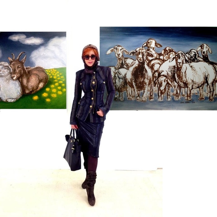 das ist Lena Hades, eine russische Malerin, Fotografin, Schriftstellerin und Art-Theoretikerin