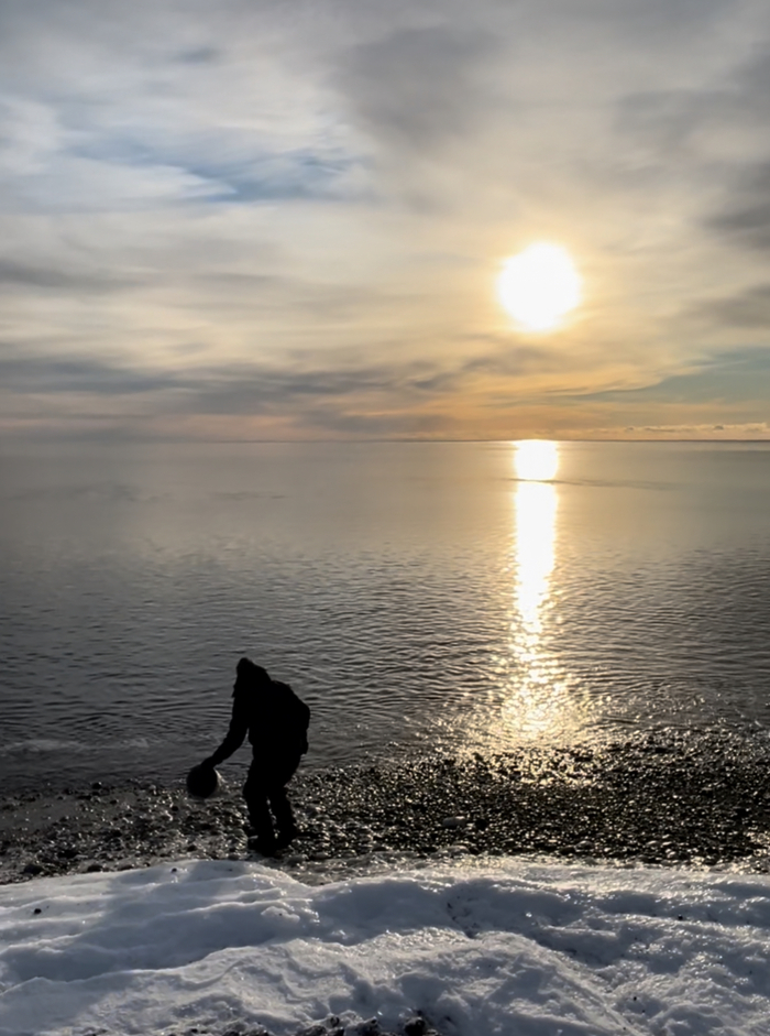 ����� ����