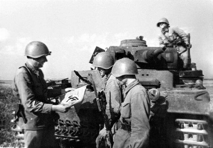 �������� � �������� 12 ���� 1941 ����.