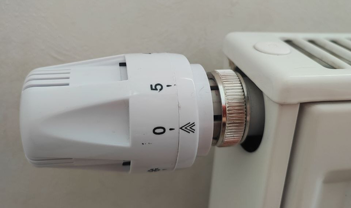 Это последняя ноунейм головка. закручена до конца, батарея тёплая.