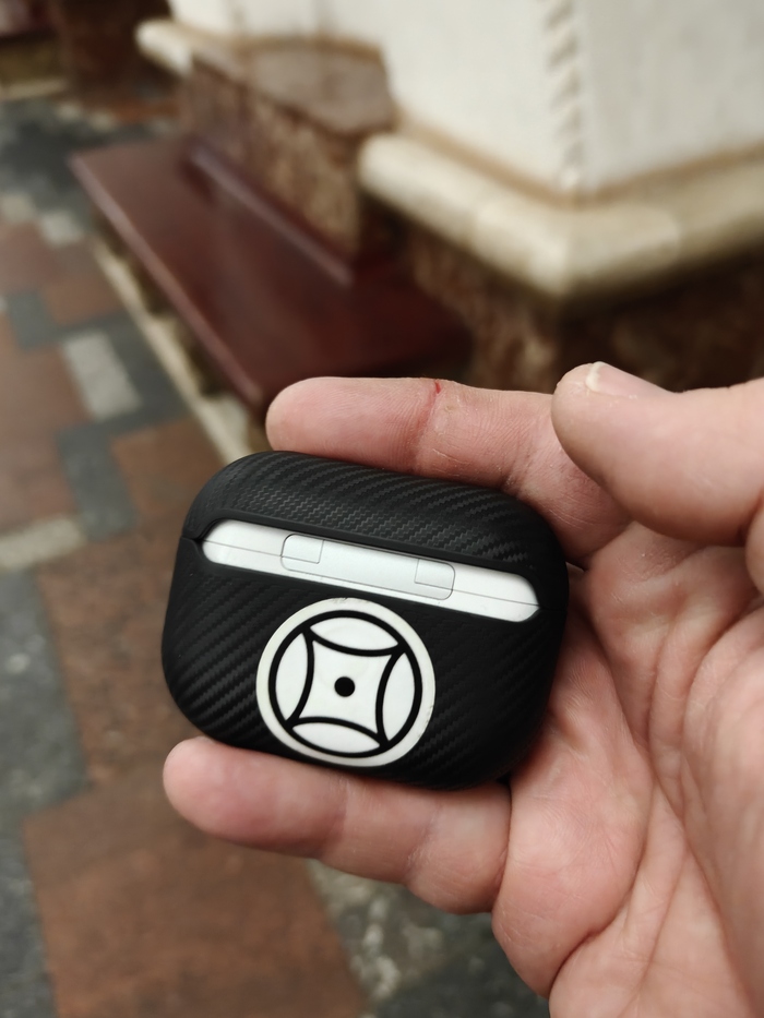 Найден чехол Airpods