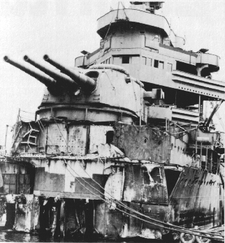 1942.12.01 Tulagi, Damages �New Orleans� (��-32) B' turret following a Japanese torpedo-initiated explosion Tassafaronga