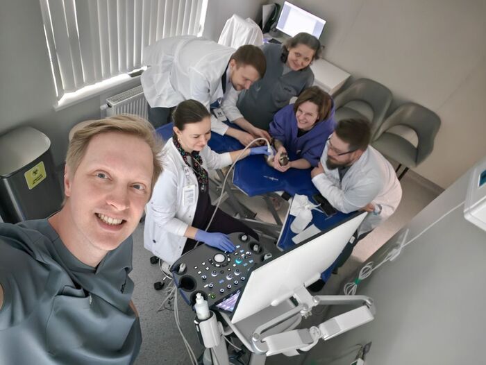 На работе всякое бывает (меня на фото нет).