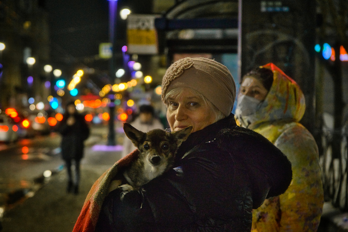 Два взгляда на остановке