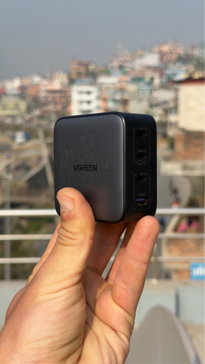 Зарядное на 4 устройства 100w, очень понравилось! В теории ноут должно тянуть, но его с собой не было проверить