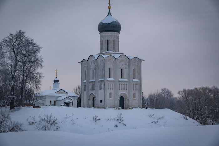 В это морозное утро встречал рассвет возле храма покрова на Нерли, за бортом было -24