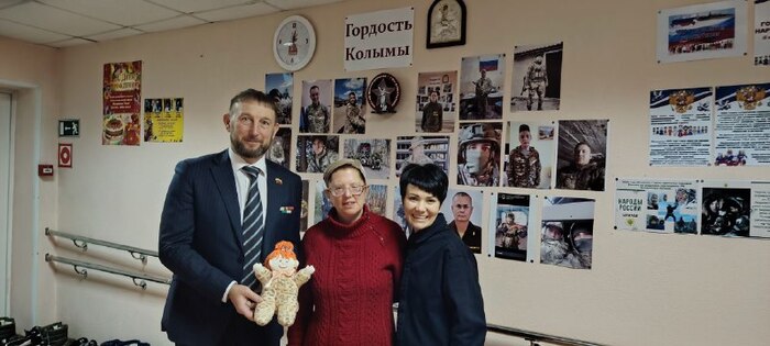 "Она помогает фронту - мы поможем ей": мастерица с инвалидностью из Магадана получила шанс вернуть зрение