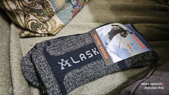 И носочки как лёгкий подарок... не моих, а родителей аж девушки, окак!