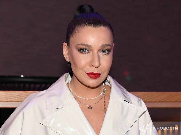 Певица Елка отказалась от украинского гражданства и получила паспорт России