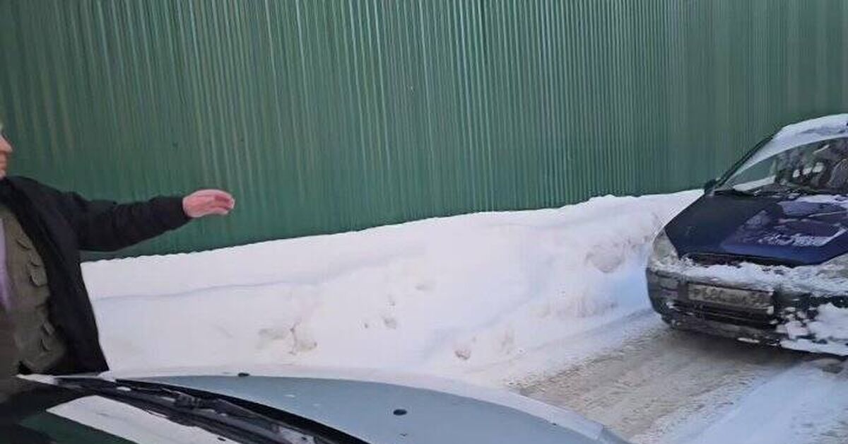Wisdom comes with age, but sometimes age comes alone... - My, Driver, Violation of traffic rules, Traffic rules, Parking, Grandfather, blocked the road, Podolsk, Video VK, Video