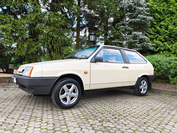 ���-2108 �������� � ������ ����� ������ �� ���� ������������, � ����� 2 ���� ������������� � �������