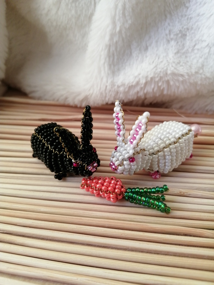 Зайки и морковка!))