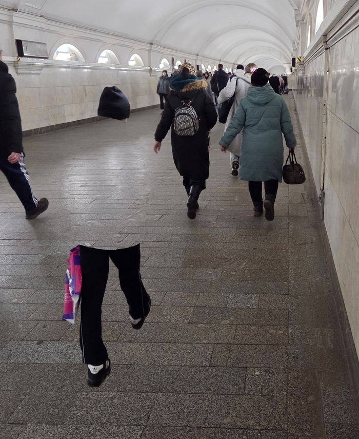 Люди в камуфляжной одежде, не пугайте вы народ в городе...