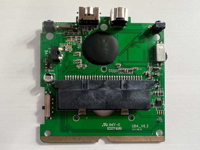 Qumo GameBox. �� ����� ����� - ������������ ���, ������� � ��������� � ���� ��� GBA SP.