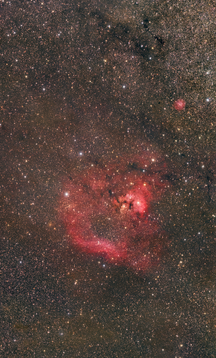 ����������� ���������� NGC 7822 � ��������� �����