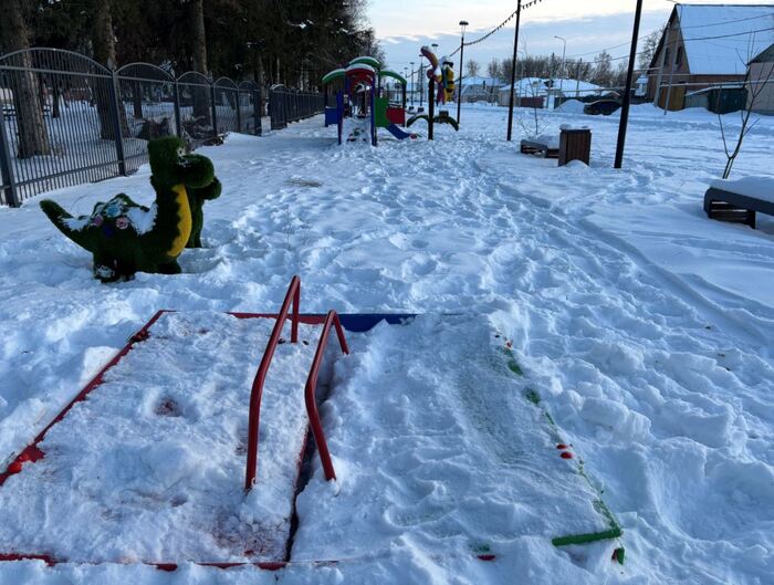 Песочницу опять сломали