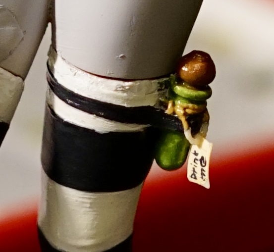 В ходе покраски эта этикетка оторвалась и уже не было особого желания ее заново печатать и эти мелкие буквы вырисовывать.