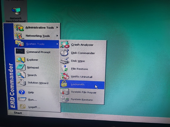 Меняем пароль. иииии - нефига. Не подходит. Толи Лыжи....толи я, что то забыл . :( старость не радость .