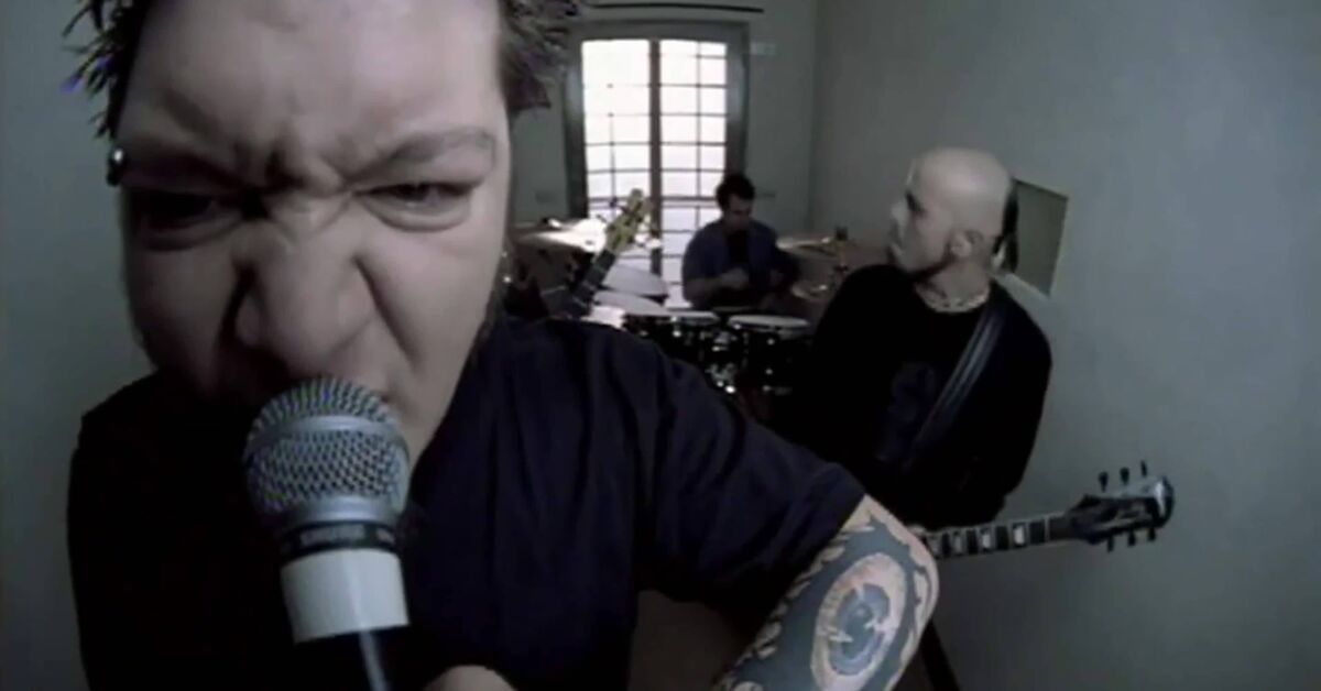Feeling down? Play this song! - Series Cartoons, Music, Musicians, Vocals, Hits, Rock, Melody, Clip, Depressed, Guitar, USA, Hard rock, 2007, Drowning Pool, Mood, Vk Clips, In contact with, Video, Video VK, Longpost