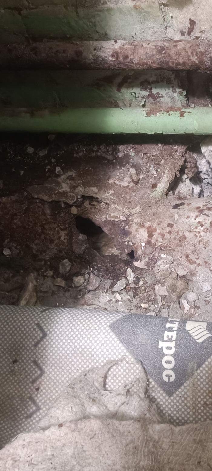 При этом в трубе прямо конкретный засор.