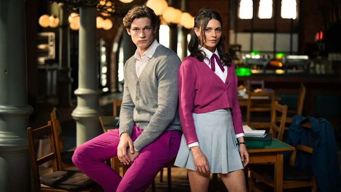 Да, именно здесь снимали элитную британскую школу.