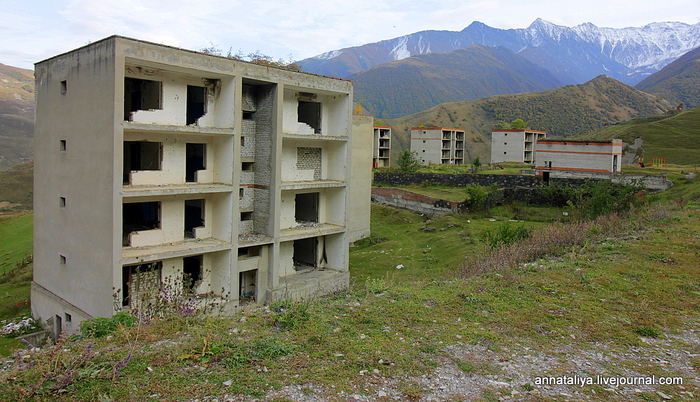 Остов санатория и жилого дома для персонала