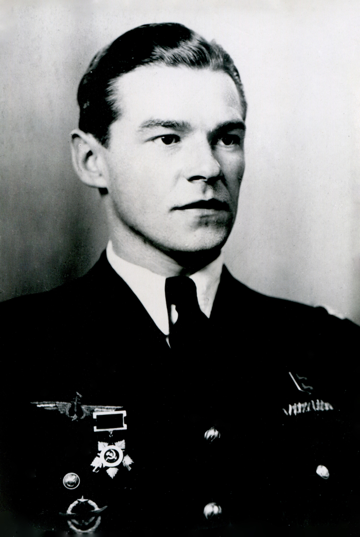 Герой Советского Союза (посмертно, 1945 г.) командир 3-й эскадрильи «Шербур» французского истребительного авиаполка «Нормандия-Неман» старший лейтенант Марсель Лефевр