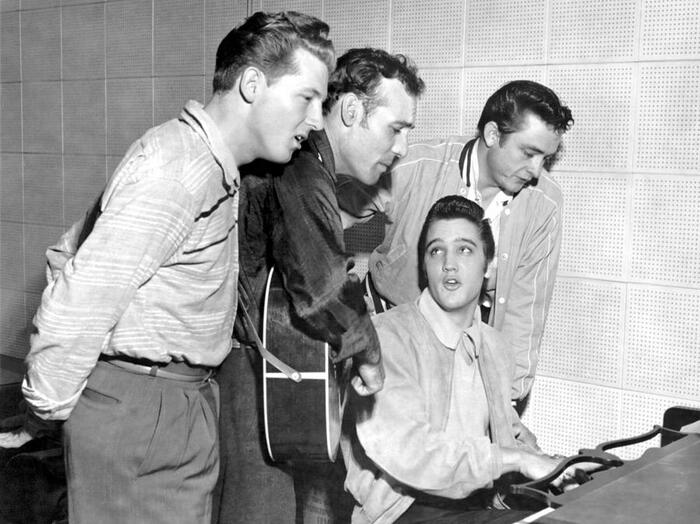 "The Million Dollar Quartet". ������ �� �����, ���� �������, ����� ������ � ������ ���. Sun Record Studios, ������, ��������, 4 ������� 1956.