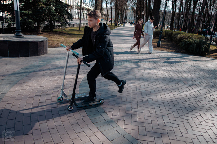 Знаю, как назвать двоих на одном самокате, а как назвать это?