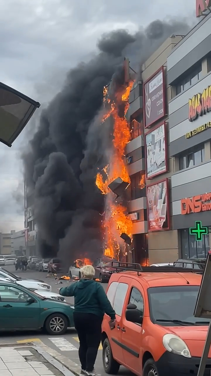 Калининград сегодня.Пожар в тц