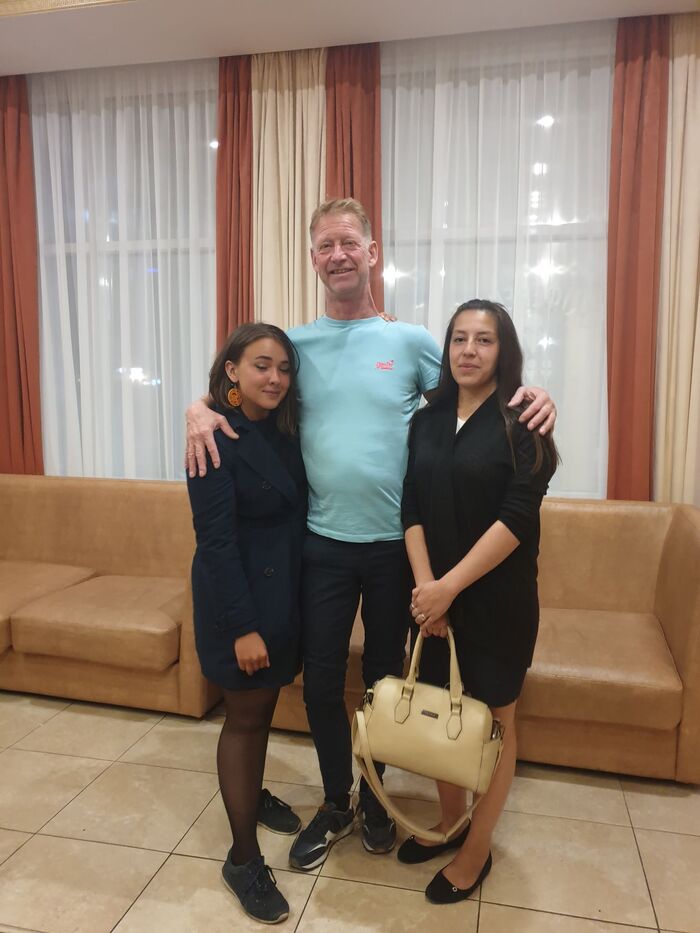 ����� �������: �, ���� � ��� �������.