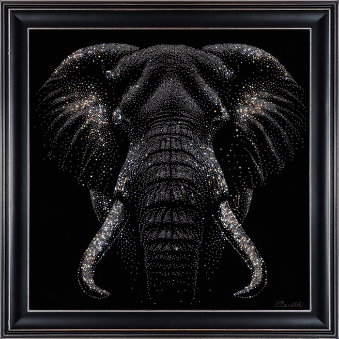 Инкрустация кристаллами на стекле.