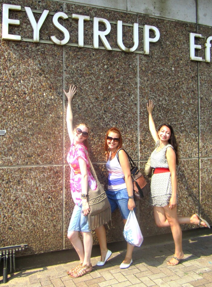 ������� ���� ������ ��� ������ - �� �� ������� �������������) ������� ������� � ����� �����, � � - ������� � ������.