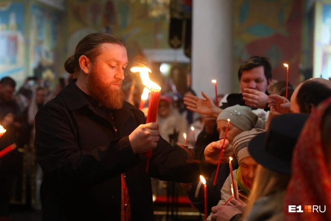 ����������� ����� � �� ����� ����� �������� � ���������� ��������: ��������� �������� / <!--noindex--><a href="https://pikabu.ru/story/vzyali_s_soboy_detey_i_sobak_po_ekaterinburgu_proshlas_tolpa_veruyushchikh_paskhalnyiy_fotoreportazh_13875886?u=http%3A%2F%2FE1.RU&t=E1.RU&h=d14cb2f4849bc246a517d6332b909846dc263a36" title="http://E1.RU" target="_blank" rel="nofollow noopener">E1.RU</a><!--/noindex-->