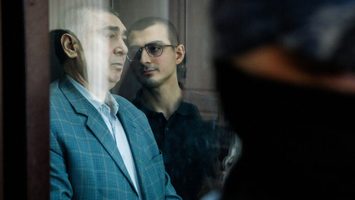 Экс-лидер азербайджанцев Урала и его сын получили сроки за сбитого росгвардейца