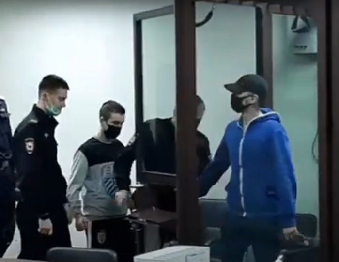 Дмитрий и Марсель (в чёрных масках)