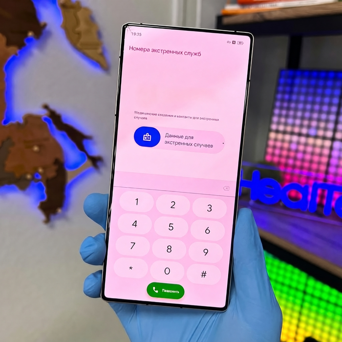 ZTE Red Magic 10 Pro после падения на угол — стекло треснуло, рамка погнулась