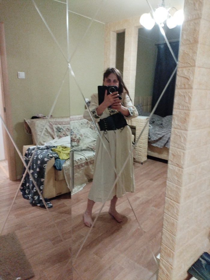 Томка в первый раз купила себе платье