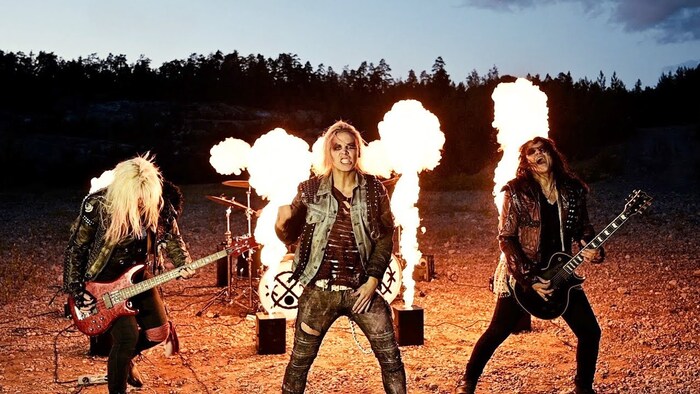 CRASHDIET шведы возвращаются с brand new ballad *Loveblind* из грядущего майского 2026 года альбома "Art of Chaos" GLAM METAL/HARD'N'HEAVY
