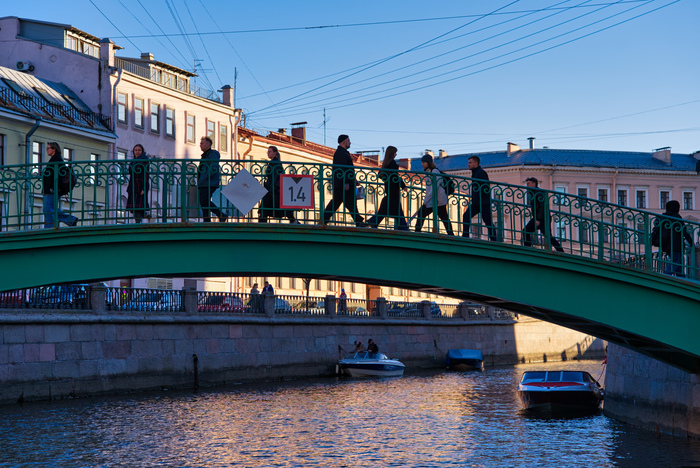 Движение по Сенному мосту