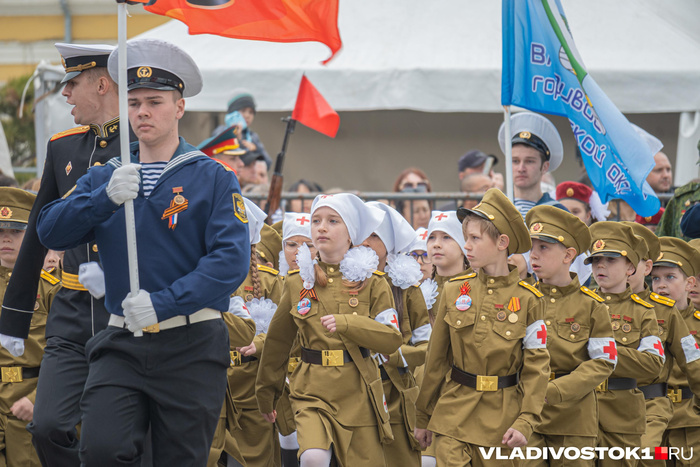 ����� ������ / <!--noindex--><a href="https://pikabu.ru/story/parad_pravnuki_pobedyi_proshel_vo_vladivostoke_13941707?u=http%3A%2F%2FVLADIVOSTOK1.RU&t=VLADIVOSTOK1.RU&h=65ff03fe28c7228e4127e83457e6f4a14f0430f6" title="http://VLADIVOSTOK1.RU" target="_blank" rel="nofollow noopener">VLADIVOSTOK1.RU</a><!--/noindex-->