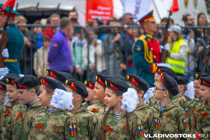 ����� ������ / <!--noindex--><a href="https://pikabu.ru/story/parad_pravnuki_pobedyi_proshel_vo_vladivostoke_13941707?u=http%3A%2F%2FVLADIVOSTOK1.RU&t=VLADIVOSTOK1.RU&h=65ff03fe28c7228e4127e83457e6f4a14f0430f6" title="http://VLADIVOSTOK1.RU" target="_blank" rel="nofollow noopener">VLADIVOSTOK1.RU</a><!--/noindex-->
