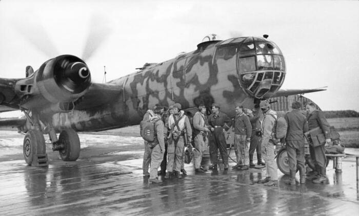 ������ Heinkel He 177 � ����������� �������. (<a href="https://pikabu.ru/story/_tak_ona_i_poplyivet_13974575?u=https%3A%2F%2Fcommons.wikimedia.org%2Fwiki%2FFile%3ABundesarchiv_Bild_101I-676-7969A-25%2C_Flugzeug_Heinkel_He_177_mit_Tarnanstrich.jpg&t=%D0%98%D1%81%D1%82%D0%BE%D1%87%D0%BD%D0%B8%D0%BA&h=b18dbeaea4af8bffb7feda4355ce9928d313eedf" title="https://commons.wikimedia.org/wiki/File:Bundesarchiv_Bild_101I-676-7969A-25,_Flugzeug_Heinkel_He_177..." target="_blank" rel="nofollow noopener">��������</a>)